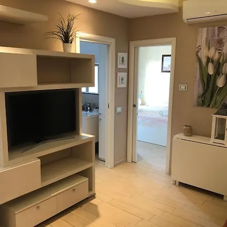 Emmanuele House Tuscolana Apartment Rome