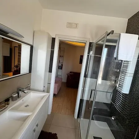 Emmanuele House Tuscolana Apartment *